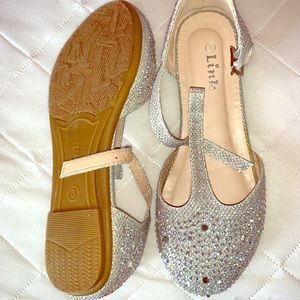 Girl’s classy Dress Shoe 💕 Send your best offer!